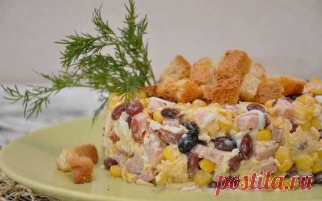 Салат с чесночными сухариками - Кулинарные Рецепты
