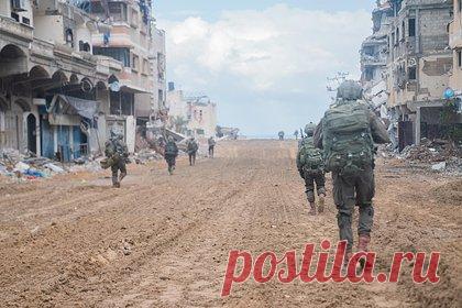 Минобороны Израиля оценило длительность прекращения огня в секторе Газа. Прекращение огня в секторе Газа, оговоренное в соглашении по освобождению заложников, удерживаемых ХАМАС, будет коротким, такую оценку дал министр обороны Израиля Йоав Галант. Глава ведомства заявил в ходе встречи с военнослужащими, что военная операция на территории анклава продлится еще минимум два месяца.