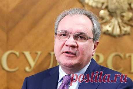 Глава СПЧ назвал творческую элиту России графоманами и арлекинами. Глава Совета по правам человека Валерий Фадеев осудил представителей творческой интеллигенции, которые критикуют военную спецоперацию России на Украине. Он назвал таких деятелей культуры графоманами и арлекинами, которым «нужна только возможность петь и плясать, зубоскалить и пошло умничать».