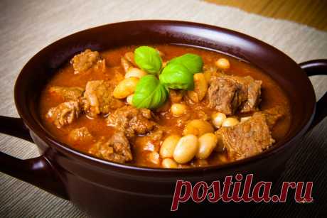 Kuru fasulye. Фасоль с мясом по-турецки Зима на улице... Может не так уж и холодно, но темно и сыро, снег и слякоть. Бррр... А где-то тепло и солнце! Да-да! Турция никак меня не отпускает! Поэтому сегодня мы будем готовить несложное, но гор…