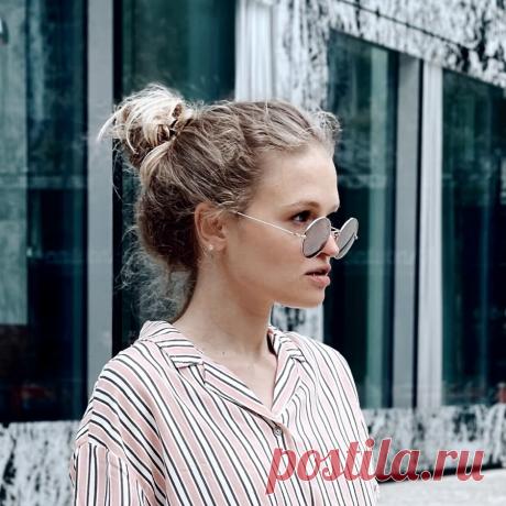 Sasha SwissTailor Я Саша, и это мой канал о шитье ✂️доступным языком.

Моя цель - вынести такой важный навык в массы и показать, что шитье - это очень увлекательно, интересно и не так «страшно», как многие думают!

Здесь я делюсь простыми мастер-классами, идеями для вдохновения и лайфхаками, которые сделают процесс шитья лёгким и увлекательным. Покажу, как создавать стильные вещи своими руками, даже если вы только начинаете. Присоединяйтесь, будет интересно! 🌸

Больше под...