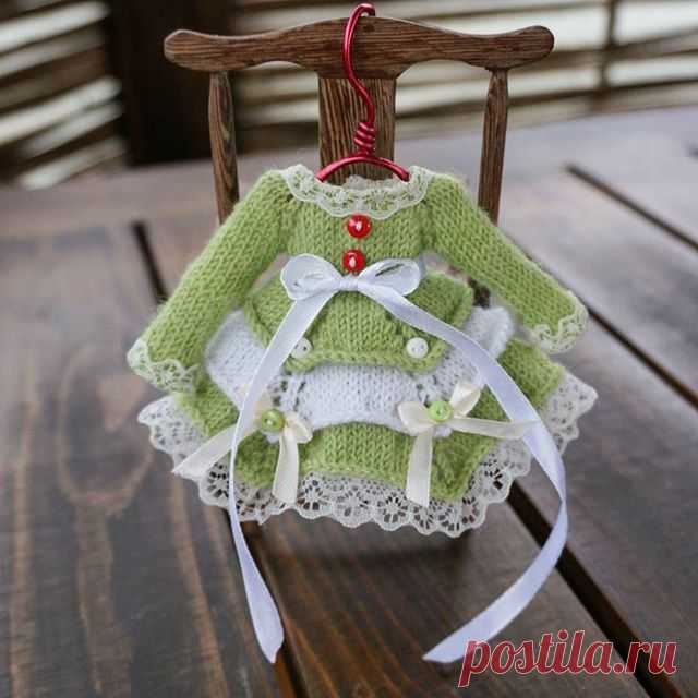 Доброе утро, вторник!
Меня сегодня опять будет много, но на этот раз со своим😉
Покажу над чем работала полтора месяца.
Скажете - че там делать столько времяни!!! Плевое дельце!
Соглашусь, стыдно, но все же куклы мои остались только для души. Для моего релакса и самореализации. 
Не конвеер, не поток, не штампую и не зарабатываю на них!...
Они просто мое я, отражение моих чувств к тому или иному происходящему.
Надеюсь вам понравиться.

#dannissima_doll#играю_в_куклы #handma...