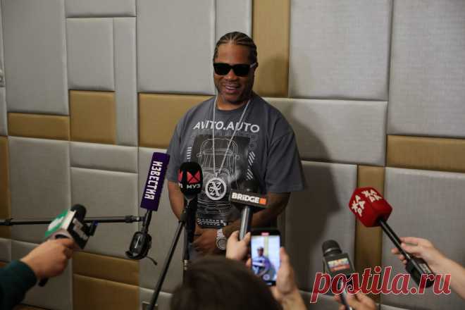 Американский рэп-артист Xzibit, получивший мировую известность как ведущий передачи «Тачка на прокачку» на канале MTV, анонсировал партнёрские отношения с «Авито Авто» в ходе московской пресс-конференции. Исполнитель, ставший культовой фигурой автомобильного мира, сообщил об этом перед своим главным выступлением на фестивале «Уличный драйв» в Лужниках.