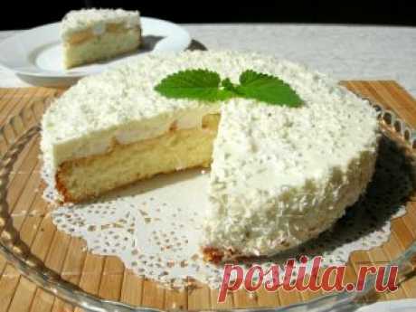 Торт «ПИНА КОЛАДА» - это очень нежный, воздушный десерт на основе вкуснейшего бисквита и нежнейшего суфле. Торт получается очень вкусным, выглядит празднично, а готовится довольно просто.
