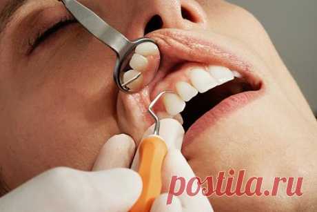 Стоматолог назвал причины прозрачности зубов. Стоматолог Владимир Лосев назвал причины, по которым зубы могут становиться прозрачными. Внешние изменения диктуют как возрастные изменения, так и негативное воздействие на зубную эмаль агрессивных веществ. Врач призвал отказаться от употребления газировки и домашнего отбеливания сомнительными средствами.