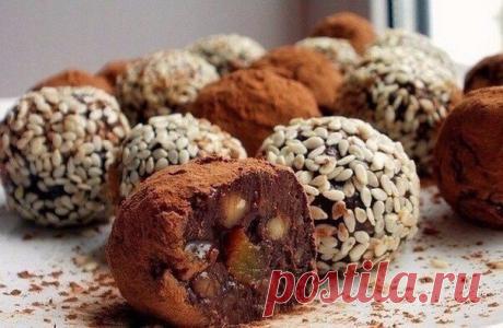 Полезные конфеты. ТОП-4 вкусных вариантов ❤1. Домашние полезные конфеткиИнгредиенты:Курага — 5 шт.Грецкий орех — 5 шт.Мед — 1/2 ст. л.Молоко — 1 ст. л.Горький шоколад — 70-90 гКакао-порошок, кунжут — для украшенияПриготовление:1. Горький шоко…