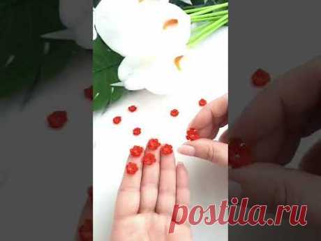 Делаю цветы для брошей #полимернаяглина #творчество #брошьизбисера