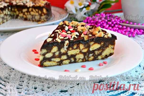 Шоколадный торт из печенья без выпечки от Елены Калининой

Хочу поделиться с вами рецептом замечательного шоколадного торта из печенья. Готовится этот тортик без выпечки, его можно предложить своим родным к вечернему чаю, можно взять с собой в гости или угостить гостей. Торт получается очень вкусным, интересным в разрезе, обязательно попробуйте!
Для приготовления шоколадного торта из печенья без выпечки понадобится:
Для торта:
печенье (