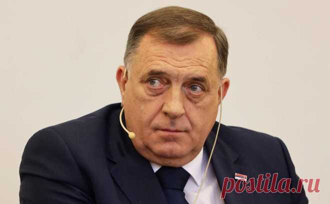 Мандат президента Республики Сербской Додика аннулировали. Центризбирком Боснии и Герцоговины отменил мандат президента Республики Сербской Милорада Додика, сообщает Dnevni Avaz.