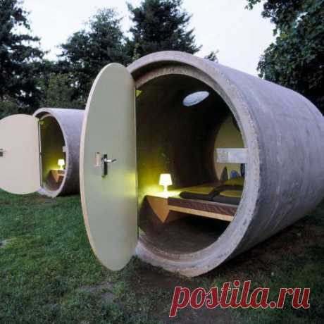 Нешикарный номер в бетонном колодце
