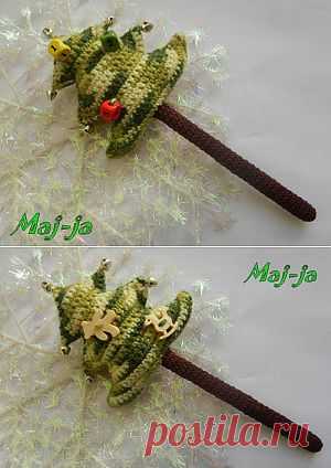 Вязаная погремушка "ёлочка",цена-500 рублей