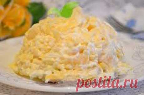 САЛАТ С АНАНАСАМИ, СЫРОМ И ЧЕСНОКОМ - НАСТОЯЩАЯ ФЕЕРИЯ ВКУСОВ. ИДЕАЛЬНАЯ СОВМЕСТИМОСТЬ ТАКИХ РАЗНЫХ ПРОДУКТОВ.