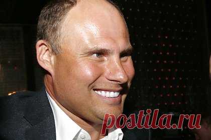 Бывшего совладельца российской сети кофеен арестовали по делу о мошенничестве. Мещанский суд Москвы вновь изменил меру пресечения совладельцу сетей «Кофе Хауз» и «Азбука вкуса» Кириллу Якубовскому, обвиняемому в особо крупном мошенничестве. Подсудимому ужесточили меру пресечения и из-под домашнего ареста отправили в СИЗО до 15 марта 2024 года. Якубовский был взят под стражу в зале суда.