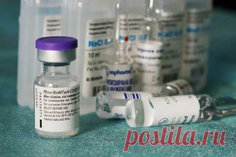 Ученые подсчитали риск смертельной болезни после вакцинации Pfizer. Вакцина Pfizer втрое увеличивает риск воспаления сердца, говорится в исследовании гонконгских врачей. В отобранной группе пациентов, привитых американской мРНК-вакциной Pfizer/BioNTech (BNT162b2), оказалось значительно больше людей с впервые выявленными миокардитом и перикардитом, чем среди невакцинированных.