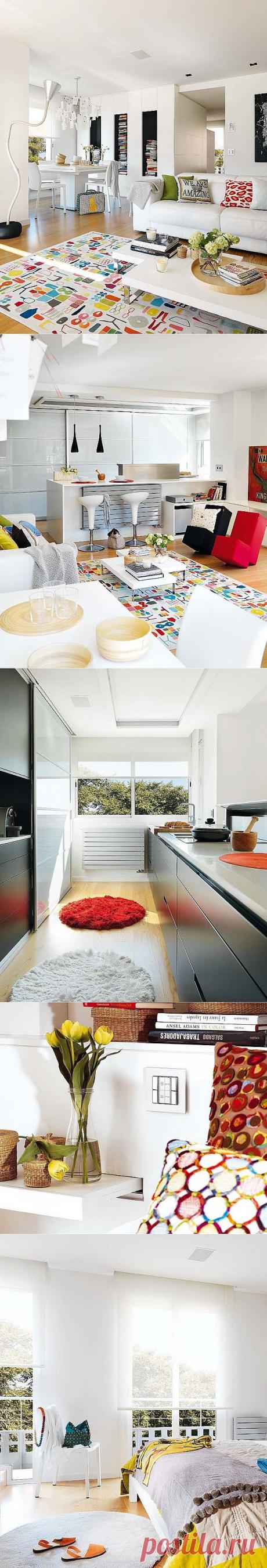 Красочный дизайн интерьера небольшой квартиры