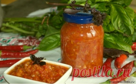 Аджика с помидорами и яблоками кисло-сладкая