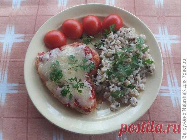 Стейки из индейки под «шубкой» из кетчупа лечо «Махеевъ» и сыра - пошаговый рецепт приготовления с фото