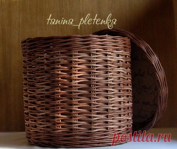 Вместительный короб для хранения. Диаметр 20 см, высота - 21 см.