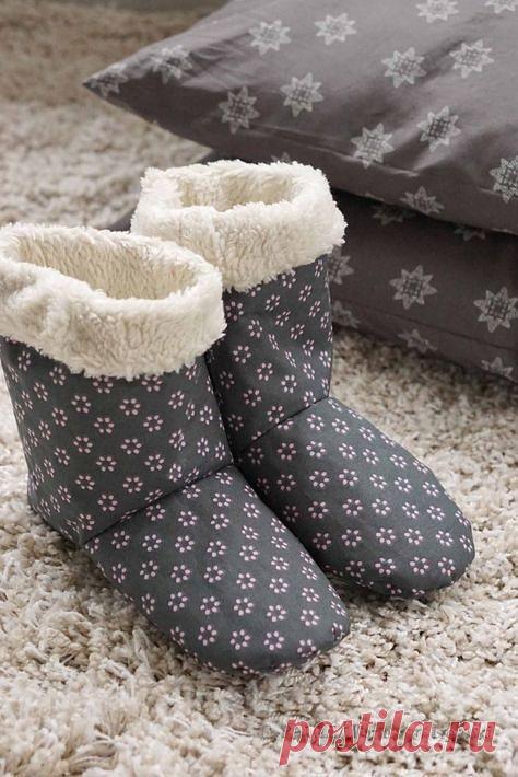Теплые и комфортные домашние сапожки несложно сшить своими руками. Подборка идей и выкроек.