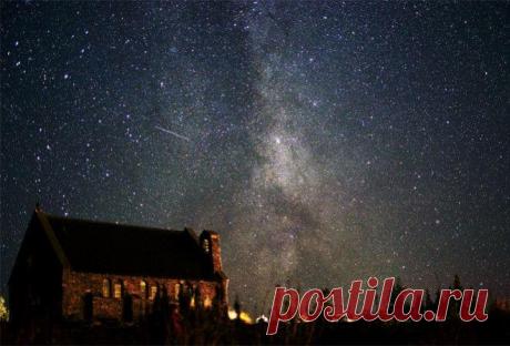 10 мест в мире, откуда лучше всего видно звездное небо В густонаселенных местах большинство звезд зачастую скрыто завесой светового загрязнения. Свет, излучаемый фарами автомобилей, рекламными щитами и другим искусственным освещением, осветляет ночное неб...