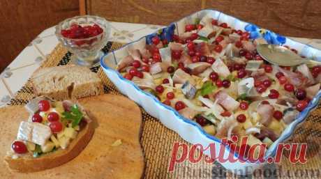 Закусочный салат с селёдкой, картофелем и клюквой