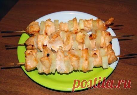 Куриные шашлычки с ананасами в духовке