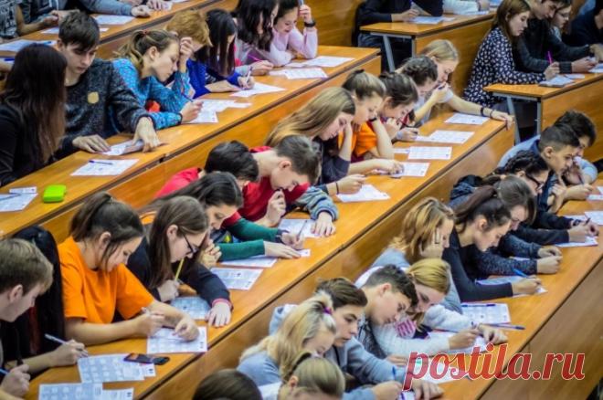 Русская православная церковь утвердила чин благословения вузов. Чин включает в себя многолетие ректору и кропление помещений святой водой.