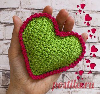 ШИКАРНОЕ сердечко крючком. Работа Эльвины Я вяжу из Троицкой пряжи Крокус (100% хлопок, 160м/100гр) крючком № 3,5 мм. Еще вам потребуется наполнитель для игрушек. Размер моего сердечка 11*11 см. В этом