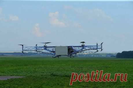 2021 январь. ОКБ &quot;Авиарешения&quot; представило тяжёлый грузовой беспилотник вертикального взлёта BRAERON. Дрон может преодолевать расстояние до 200 км при температуре -40...+40°C , а максимальный перевозимый вес составляет до 200кг. Также БПЛА способен опуститься на высоту деревьев, зависнуть и стабильно удерживать полезную нагрузку до 200кг. Это даст возможность спасти человека из леса, в том числе в условиях лесного пожара