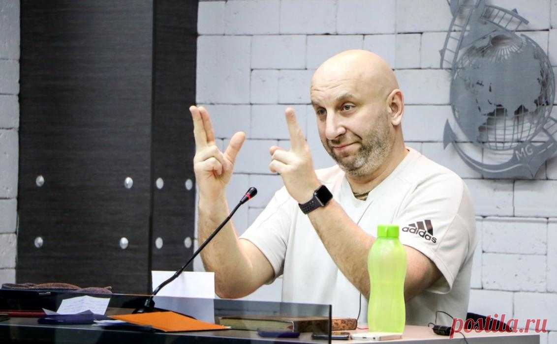 «Три категории мужчин, которые не изменяют» — семейный психолог Сатья Дас
Известный семейный психолог Сатья Дас Известный семейный психолог Сатья Дас «А вы знаете три категории мужчин, которые не изменяют своим женам? Первая категория — импотенты или люди с низкой сексуальной активностью. Вторая категория — трусы. Для того, чтобы изменять своей жене надо иметь достаточно долю смелости. Это не так просто. Есть риски: жена узнает, любовница […]
Читай пост далее на сайте. Жми ⏫ссылку выше