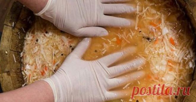 ЧТО ЖДЕТ ТЕХ, КТО ПОСТОЯННО ЕСТ КВАШЕНУЮ КАПУСТУ? ВЫ УДИВИТЕСЬ, НО ИМЕННО КИСЛАЯ КАПУСТА… Русская национальная кухня необыкновенно самобытна и интересна. На протяжении своего многовекового существования она впитала и творчески переработала кулинарные традиции многих поколений и народов. Пельмени, пироги с мясом, блины, расстегаи… Чем только не порадуют взгляд и желудок умелые хозяюшки! Однако на самом деле настоящих русских блюд не так уж и много. Ведь большое значение име...