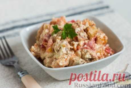 Рецепт: Салат с жареными помидорами, плавленым сыром и сухариками на RussianFood.com