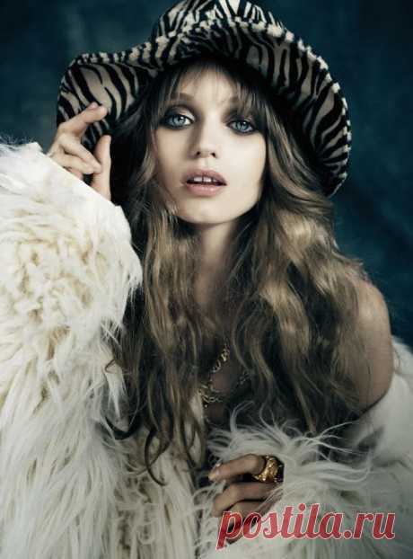 Эбби Ли Кершоу (Abbey Lee Kershaw) и Мэтью Хатчинсон (Matthew Hutchinson) в фотосессии Алекси Любомирски (Alexi Lubomirski) для журнала Vogue Germany (август 2010).
