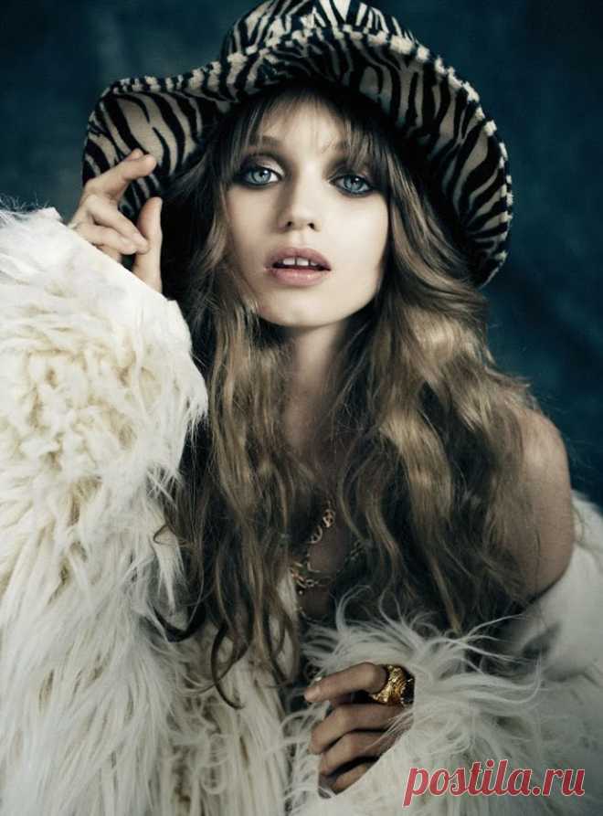 Эбби Ли Кершоу (Abbey Lee Kershaw) и Мэтью Хатчинсон (Matthew Hutchinson) в фотосессии Алекси Любомирски (Alexi Lubomirski) для журнала Vogue Germany (август 2010).