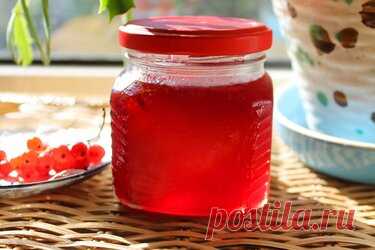 Желе из красной смородины — вкусное и полезное Красная смородина – ягода уникальная. Помимо того, что она имеет восхитительный ярко-красный цвет, она ещё и является кладезем витаминов и минеральных веществ. А вкус этой ягоды никого не сможет оставить равнодушным – кисленькая, слегка терпковатая и невероятно сочная. Поэтому и заготовки из смородины получаются очень вкусными, что варенье, что повидло, что желе. Именно желе мы и предлагаем вам приготовить. Ингредиенты: Красна...