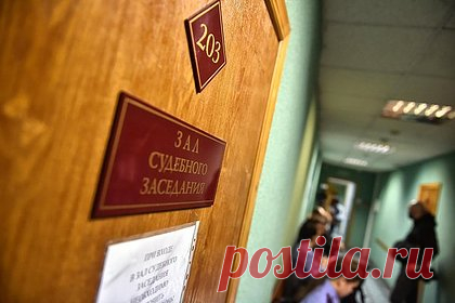 Россиянин похитил у священника шесть антикварных икон и попал под суд. В Москве суд рассмотрит дело похитителя антикварных икон. Инцидент произошел в августе 2023 года. Тогда 18-летний мужчина украл шесть икон из дома священнослужителя на территории Старообрядческого Храма Покрова Пресвятой Богородицы. Ему предъявлено обвинение по двум статьям.