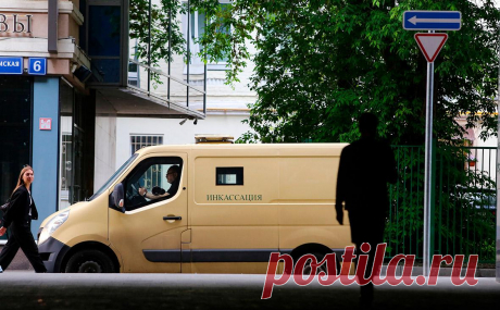 Власти рассчитали, как вырастет планка зарплат для полных соцвзносов. В 2026 году уровень зарплат, которые полностью подпадают под страховые взносы по ставке 30%, превысит ₽200 тыс. в месяц, следует из проекта бюджета Соцфонда. За три года запланирован рост предельной базы для соцвзносов на 26%