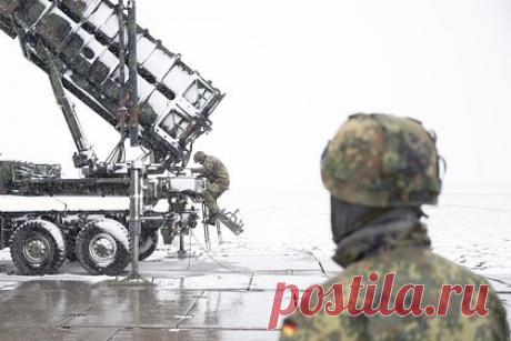 В США рассказали об огромных потерях в рядах ВСУ. Почти все бригады Вооруженных сил Украины (ВСУ) потеряли боеспособность в ходе контрнаступления. Об этом рассказал экс-разведчик ВС США Скотт Риттер в интервью обозревателю Гарланду Никсону. По его мнению, страна полностью исчерпала свои возможности по восполнению вооруженных сил.