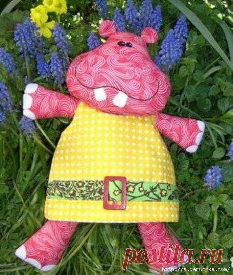 Позитивная и яркая Бегемотиха