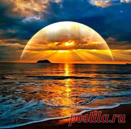 Никогда я не найду слов, чтобы отблагодарить небеса, или Бога, или мою мать за то, что я явилась в этот мир, где все для меня: свежесть простыней и их помятость, близость с любовником и одиночество, серо-голубой океан, ровная, гладкая, прямая лента дороги на студию, музыка всех радиостанций.... Ф.Саган