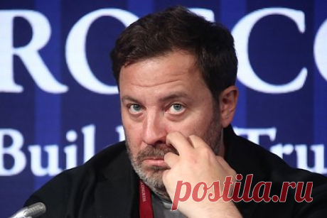 Главред популярного российского журнала предупредил о мошенничестве от его имени. Главный редактор журнала «Правила жизни» (бывший Esquire) Сергей Минаев предупредил о мошенниках, действующих от его имени. «Официально заявляю — я никогда в жизни не пишу незнакомым людям, я очень стеснительный. Тем более не прошу денег в личных переписках», — сообщил он в своем Telegram-канале.