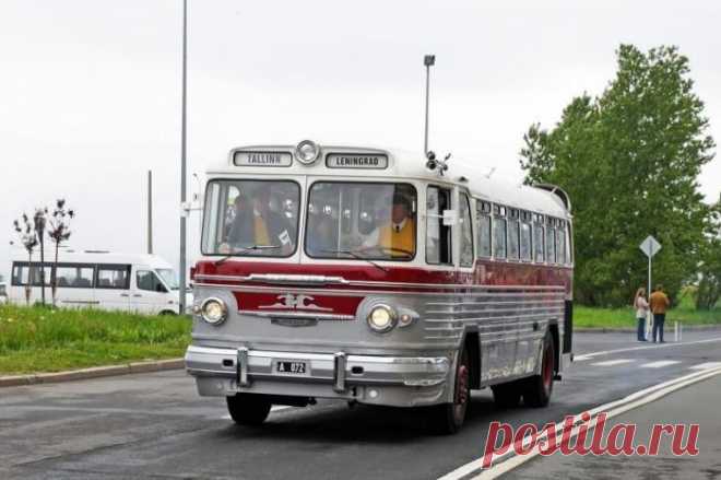 Парад ретро-транспорта в Санкт-Петербурге (30 фото) Петербургский парад ретро-транспорта стал главным мероприятием года для любителей большой техники — грузовиков, автобусов и электротранспорта. В 2019-м