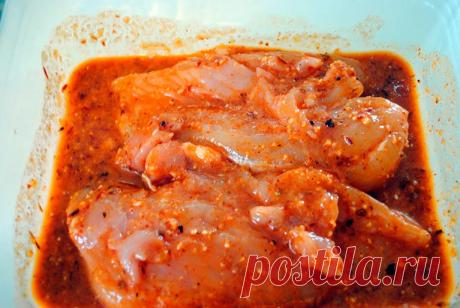 10 рецептов МАРИНАДА для курицы Хотите всегда быть в форме – ешьте курицу. Надоела пресная куриная грудка? Замаринуйте птицу так, чтобы она стала вкуснее говядины и даже свинины! Она не откладывается на талии, это легкоусвояемый белок и бесценные полиненасыщенные жирные кислоты, огромное количество витаминов и минералов, которые делают нас стройнее, здоровее и моложе. Как замариновать курицу. 6 правил: Чтобы курица …