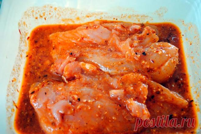 10 рецептов МАРИНАДА для курицы Хотите всегда быть в форме – ешьте курицу. Надоела пресная куриная грудка? Замаринуйте птицу так, чтобы она стала вкуснее говядины и даже свинины! Она не откладывается на талии, это легкоусвояемый белок и бесценные полиненасыщенные жирные кислоты, огромное количество витаминов и минералов, которые делают нас стройнее, здоровее и моложе. Как замариновать курицу. 6 правил: Чтобы курица …