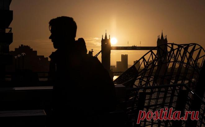 Британия ввела санкции против «агентов ФСБ» и судьи из-за дела Кара-Мурзы. Кара-Мурзу приговорили к 25-летнему сроку по делам о госизмене и фейках об армии. Лондон объяснил введение санкций приговором и двумя попытками его отравить. Французские специалисты нашли у него высокие концентрации ртути и цинка