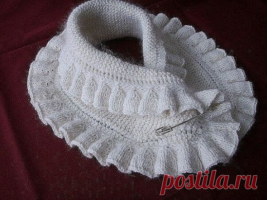 Красивые шарфы - воротники

Пряжа: Elsebeth Lavold Angora, 50 г – 83 м, 4 моточка
Спицы: 5 мм или другие спицы для достижения необходимой плотности вязания.
Плотность вязания: 18 петель и 26 рядов = квадрат со стороной 10см чулочной вязкой.
Размер готового изделия: 20 см шириной, 63,5 см в длину.

ШАРФ:
1я часть
Набрать 90 петель способом Provisional Cast On method
Ряды 1-3: платочная вязка.
Ряд 4: (лицевая сторона) *провязать 1 петлю лицевой сначала за переднюю, затем за ...
