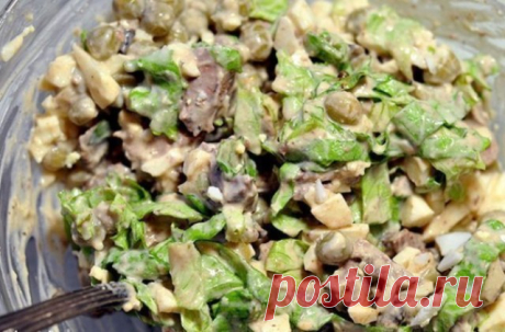 Салат из куриной печени Куриная печень - вкусный и полезный продукт. Но внешний вид ее, мягко говоря, не впечатляет, поэтому на праздничном столе печень курицы появляется не