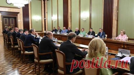 Мишустин поздравил Матвиенко с наступающим Днем парламентаризма