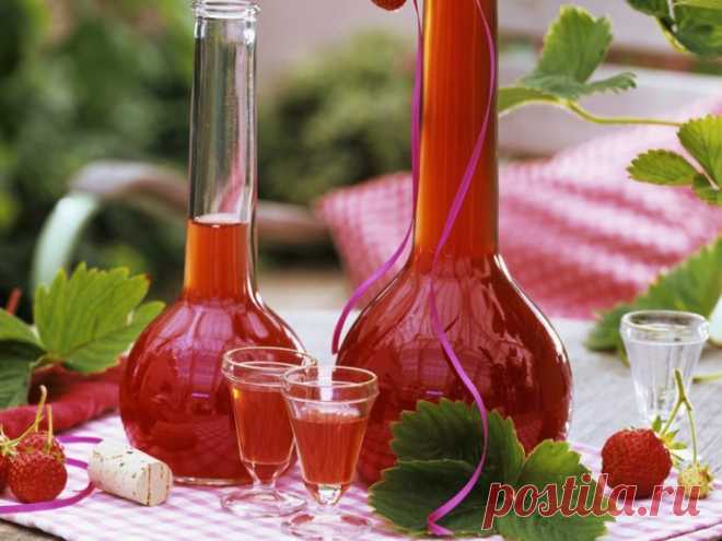 Ароматный клубничный ликер (легко и просто)
