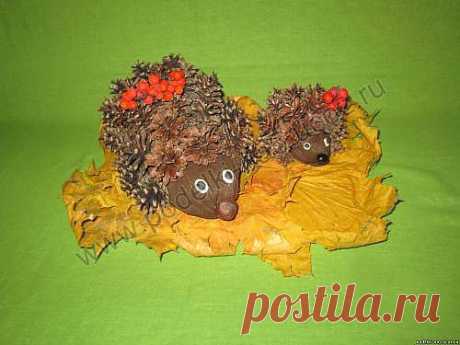 Ежиха с ежонком - Из природного материала